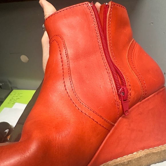 Cute burnt orange , rust red Hasbeen booties - Picture 2 of 5